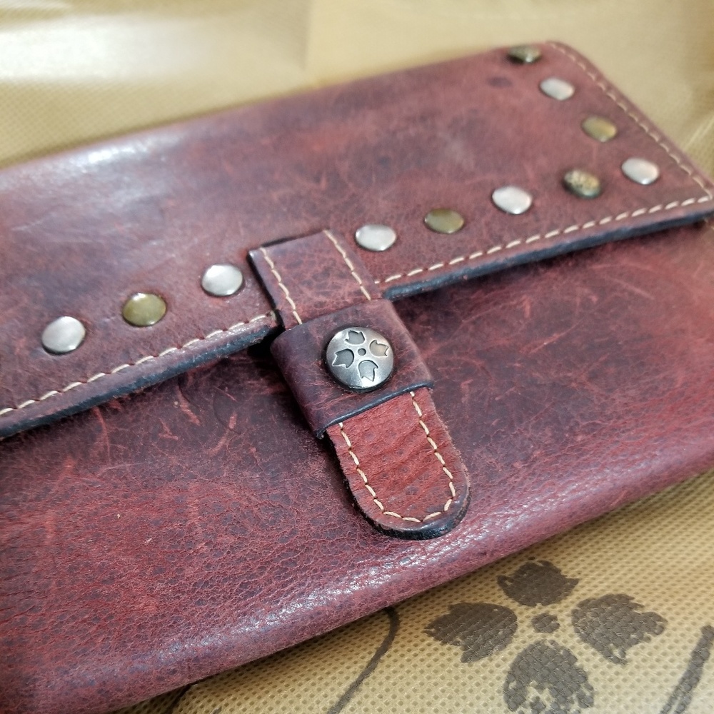 Patricia Nash coli distressed wallet